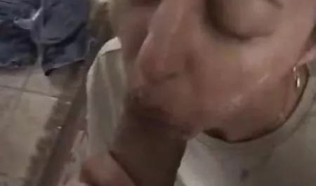 眩しい温泉はBabesいダブルBlowjob えろ 動画 貧 乳