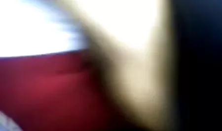 ジューシーなローラ えろ 動画 露出